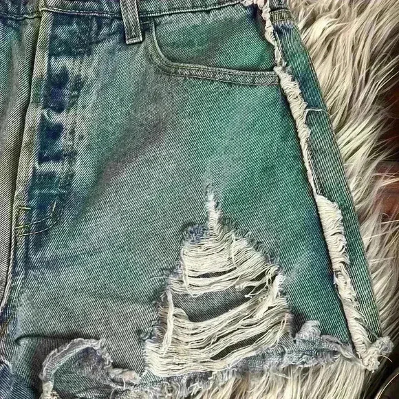 NWT Cello Light Wash Distressed Daisy Duke Jean Shorts, S - Picture 3 of 7